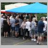 13_Auch draussen war der Pavillion belagert.JPG